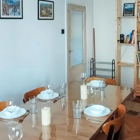 1 Bedroom In Apartment